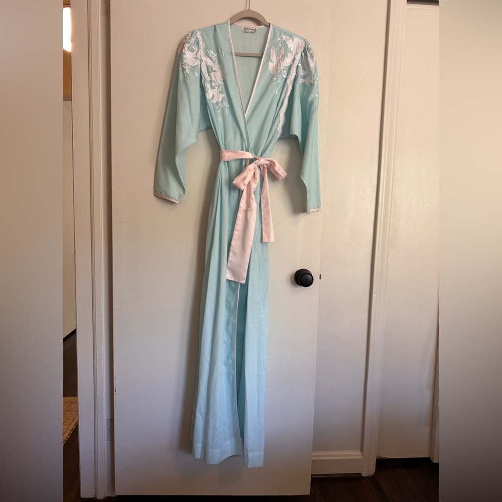 Vintage Natori x Neiman Marcus 80s  embroidered Robe